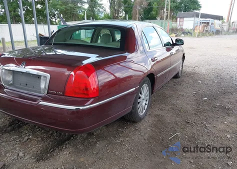 2004 Lincoln Town Car Ultimate z USA, uszkodzony, nr VIN 1LNHM83W34Y634590